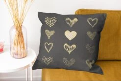 Sierkussens - Kussen - Gouden Getekende Harten Op Zwart Papier - 60x60 Cm - Kussen Van Katoen -Pillowmonkey 1200x802 188