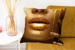 Sierkussens - Kussentjes Woonkamer - 60x60 Cm - Vrouw - Verf - Goud -Pillowmonkey 1200x802 193