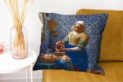 Sierkussens - Kussentjes Woonkamer - 60x60 Cm - Melkmeisje - Delfts Blauw - Vermeer - Schilderij - Oude Meesters 13 Sierkussens - Kussentjes Woonkamer - 60x60 Cm - Melkmeisje - Delfts Blauw - Vermeer - Schilderij - Oude Meesters -Pillowmonkey 1200x802 236