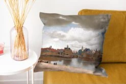 Sierkussens - Kussentjes Woonkamer - 60x60 Cm - Gezicht Op Delft - Schilderij Van Johannes Vermeer -Pillowmonkey 1200x802 241