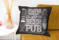 Sierkussens - Kussen - Een Illustratie Van Een Bar Bord Met Krijt - 60x60 Cm - Kussen Van Katoen -Pillowmonkey 1200x802 242