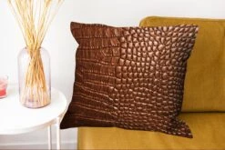 Kussenhoes 60x60 Cm - Het Bruine Leder Van Een Krokodil - Katoen / Polyester - Voor Binnen -Pillowmonkey 1200x802 26