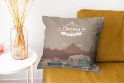 Sierkussens - Kussen - Illustratie Van Een Vintage Caravan In De Bergen - 45x45 Cm - Kussen Van Katoen 21 Sierkussens - Kussen - Illustratie Van Een Vintage Caravan In De Bergen - 45x45 Cm - Kussen Van Katoen -Pillowmonkey 1200x802 299