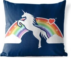 Buitenkussens - Tuin - Een Illustratie Van Een Witte Eenhoorn Voor Een Regenboog Op Een Blauwe Achtergrond - 40x40 Cm