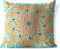 Buitenkussens - Tuin - Vierkant Patroon Met Een Oranje Mandala Op Een Lichtblauwe Achtergrond - 60x60 Cm
