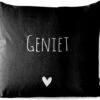 Buitenkussen Weerbestendig - Nederlandse Quote: 'geniet' Met Een Wit Hartje Op Zwarte Pagina - 50x50 Cm