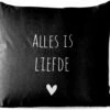 Sierkussen Buiten - Nederlandse Quote: 'Alles Is Liefde' Met Wit Hartje Op Zwarte Achtergrond - 60x60 Cm - Weerbestendig -Pillowmonkey 1200x979 91