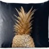 Buitenkussens - Tuin - Gouden Ananas Bladeren Op Een Zwarte Achtergrond - 60x60 Cm -Pillowmonkey 1200x979 95