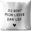 Buitenkussen Weerbestendig - Nederlandse Quote: 'Jij Bent Mijn Liever Dan Lief' Met Zwart Hartje Op Witte Achtergrond - 50x50 Cm -Pillowmonkey 1200x984 2